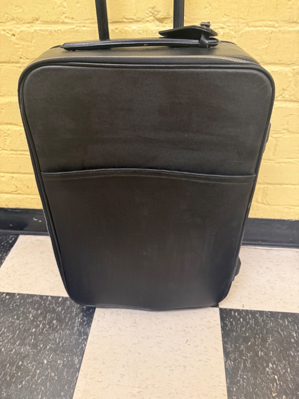 Louis Vuitton Taiga Pegase 55 - Picture 2 of 16